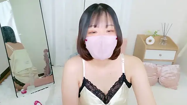 Snapshot of karen-chan chatting on 12/17/25, 12:11 karen-chan online show from 12/17/25, 12:11