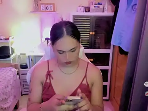 urluscious russel online show from 10/07/25, 07:38