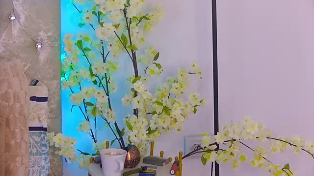Izabellle02 online show from 05/25/26, 03:23