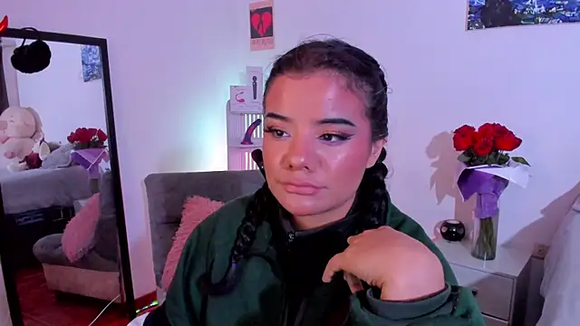 Shophie thoopson online show from 06/04/26, 04:40