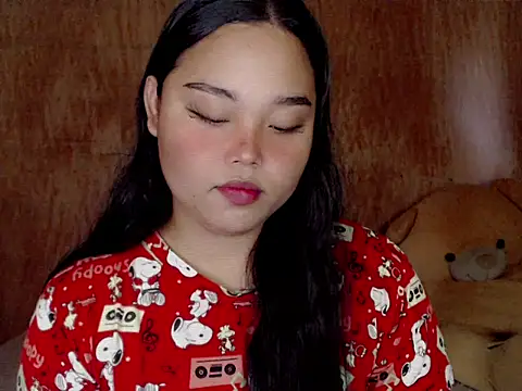 Snapshot of _Lylia chatting on 09/17/25, 05:31 Lylia online show from 09/17/25, 05:31