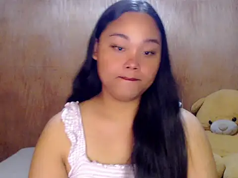 Snapshot of _Lylia chatting on 09/18/25, 09:17 Lylia online show from 09/18/25, 09:17