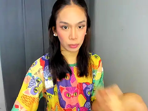 Snapshot of lucyshanex chatting on 11/12/25, 03:56 lucyshanex online show from 11/12/25, 03:56