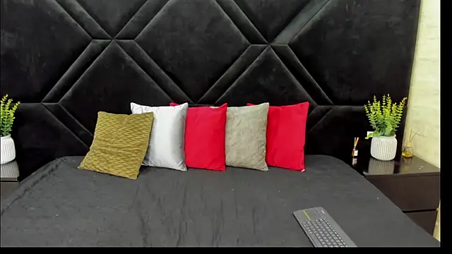 Dantzel  online show from 04/06/26, 07:04