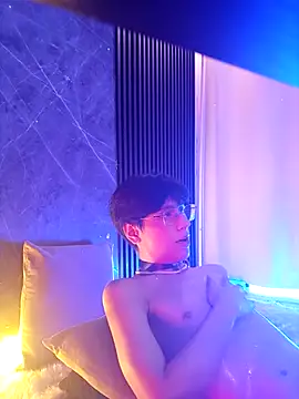 luixdust  online show from 09/10/25, 10:15