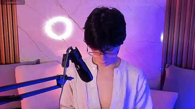 luixdust  online show from 09/28/25, 04:07