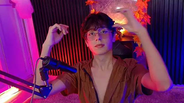 luixdust  online show from 10/02/25, 04:30