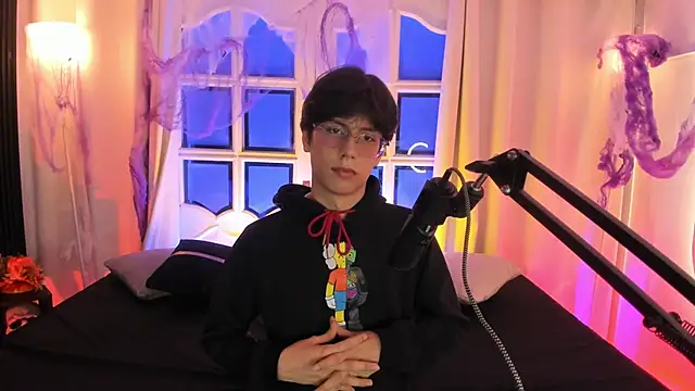 luixdust  online show from 10/10/25, 06:01