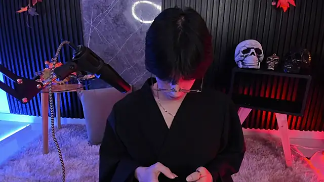 luixdust  online show from 10/23/25, 03:39