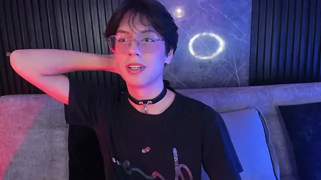 luixdust  online show from 10/29/25, 05:31