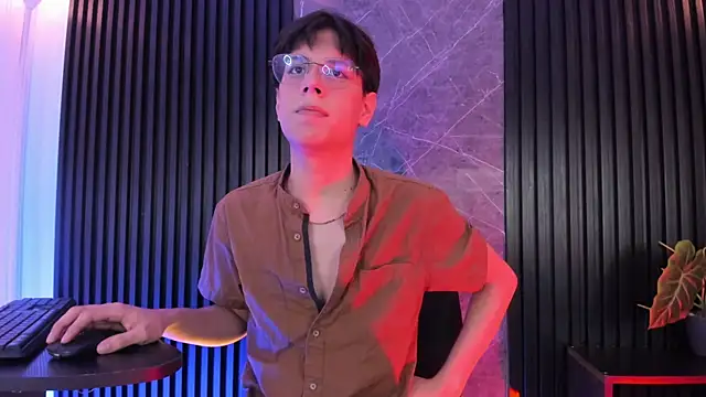 luixdust  online show from 11/30/25, 05:44