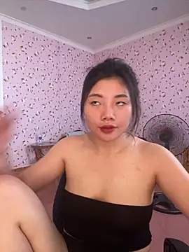 Snapshot of D2sweet chatting on 10/05/25, 01:37 D2sweet online show from 10/05/25, 01:37