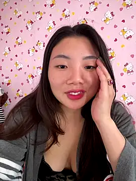 Snapshot of D2sweet chatting on 11/23/25, 06:24 D2sweet online show from 11/23/25, 06:24