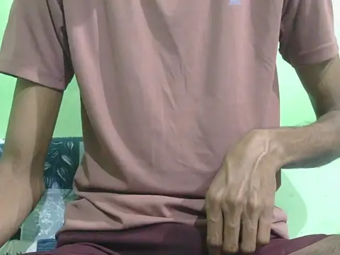 Snapshot of rockyy23boy chatting on 12/14/25, 01:44 rockyy23boy online show from 12/14/25, 01:44