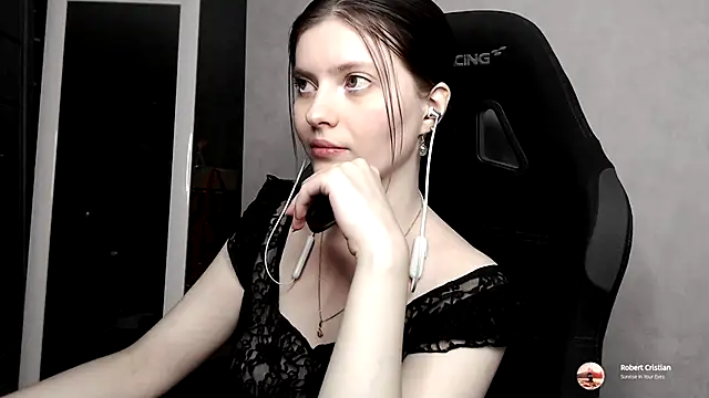 cute elfy  online show from 09/18/25, 04:42