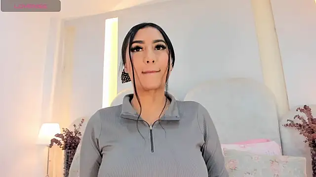 Snapshot of SalomeeBell chatting on 10/28/25, 07:49 SalomeeBell online show from 10/28/25, 07:49