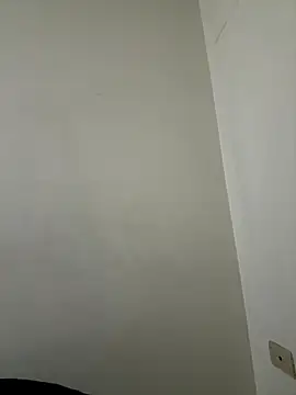 MiaLune Pink online show from 10/10/25, 12:09