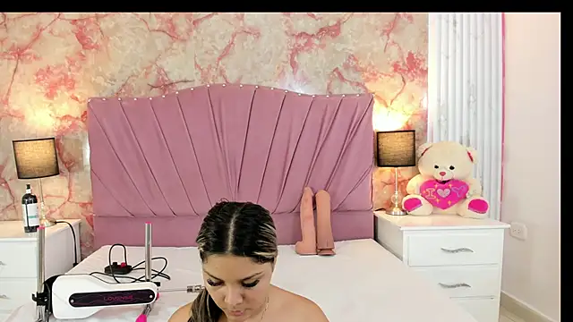 Wonderkloe  online show from 04/09/26, 07:52