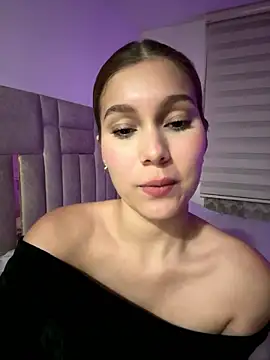 Snapshot of Nikii__ chatting on 01/11/26, 03:33 Nikii online show from 01/11/26, 03:33