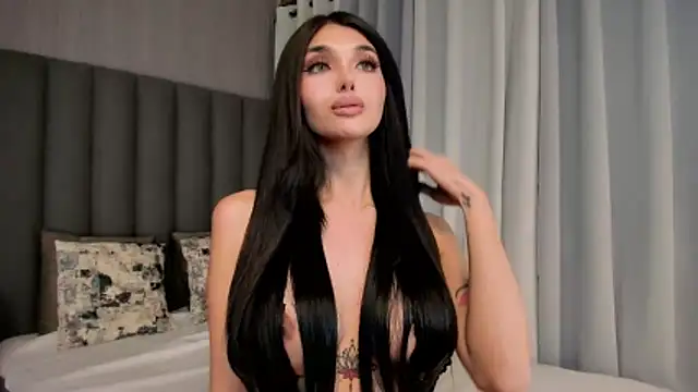 Snapshot of EmeraldGreyson chatting on 02/06/26, 01:21 EmeraldGreyson online show from 02/06/26, 01:21