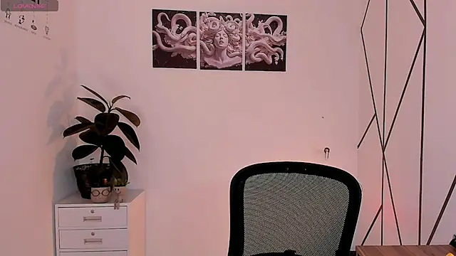 Christopher 77 online show from 12/15/25, 07:40