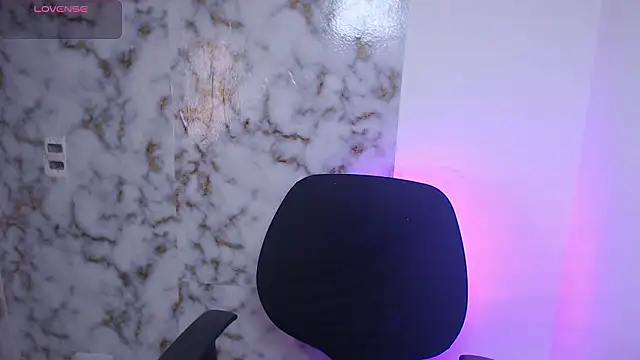 Snapshot of lincy_honeyy chatting on 02/24/26, 03:54 lincy honeyy online show from 02/24/26, 03:54