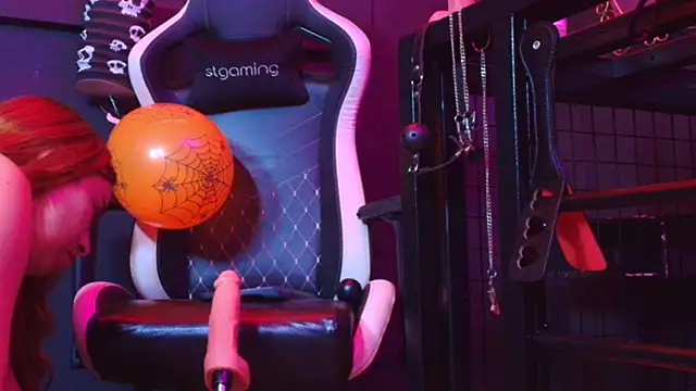 Snapshot of Meghan_storm chatting on 10/27/25, 01:42 Meghan storm online show from 10/27/25, 01:42