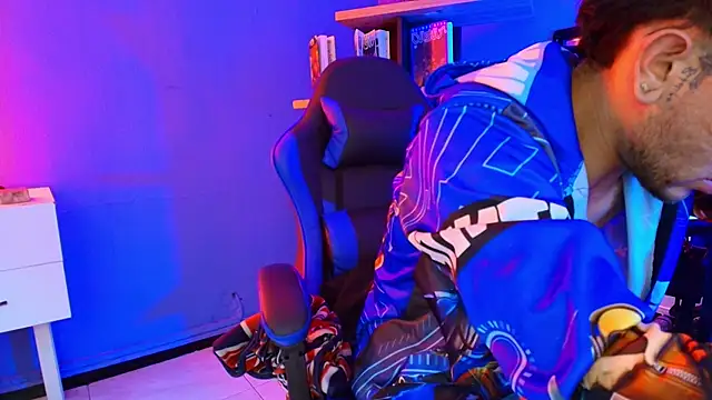 Snapshot of Thonixxx_mr chatting on 02/24/26, 07:45 Thonixxx mr online show from 02/24/26, 07:45