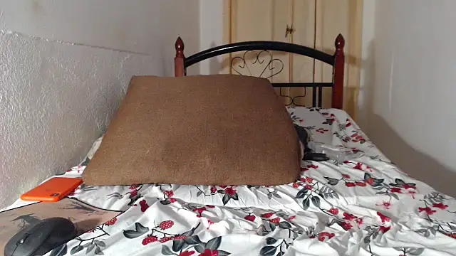 Snapshot of wetcockapple chatting on 09/14/25, 09:36 wetcockapple online show from 09/14/25, 09:36