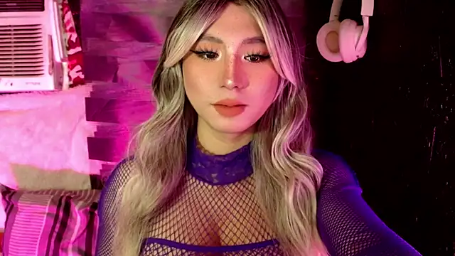 UrhotlucyTS online show from 11/08/25, 06:46