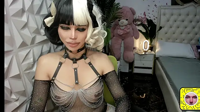 Snapshot of janecomander chatting on 11/04/25, 06:01 janecomander online show from 11/04/25, 06:01