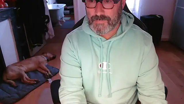 Snapshot of Hairyfred73 chatting on 10/10/25, 08:24 Hairyfred73 online show from 10/10/25, 08:24