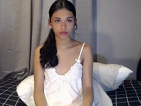 Snapshot of urcurlydiva chatting on 01/06/26, 04:05 urcurlydiva online show from 01/06/26, 04:05