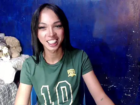 Snapshot of Simi_Ipit chatting on 04/23/26, 01:24 Simi Ipit online show from 04/23/26, 01:24