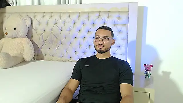 Snapshot of marcusblade chatting on 01/07/26, 01:30 marcusblade online show from 01/07/26, 01:30