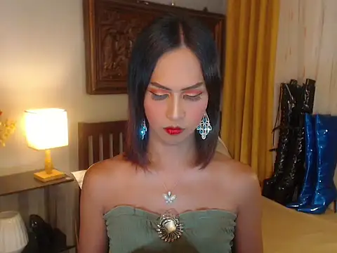 Snapshot of Nathalieheartt chatting on 10/05/25, 01:37 Nathalieheartt online show from 10/05/25, 01:37