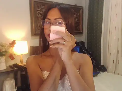 Nathalieheartt online show from 07/11/26, 12:08