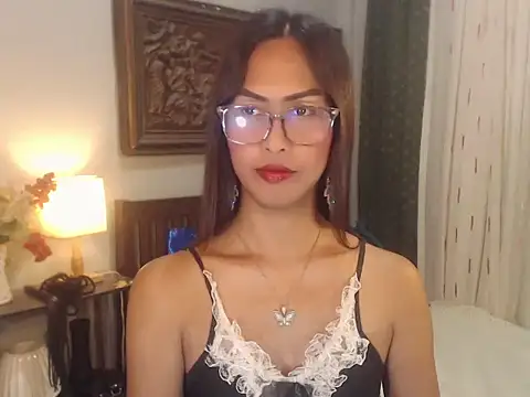 Nathalieheartt online show from 07/15/26, 12:54