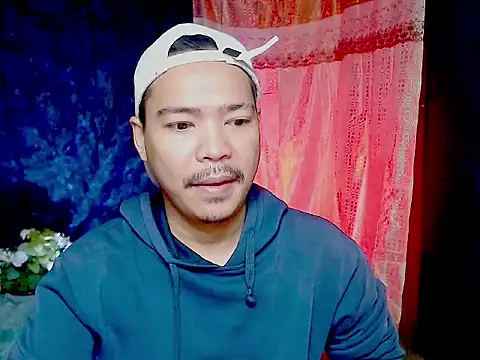 Snapshot of MANIACasianX chatting on 11/10/25, 08:30 MANIACasianX online show from 11/10/25, 08:30