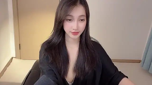 Snapshot of Seraphina-se chatting on 10/12/25, 04:17 Seraphina-se online show from 10/12/25, 04:17