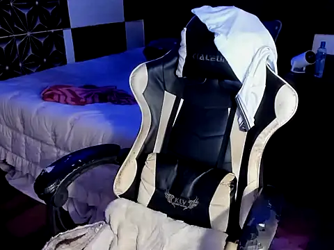 Snapshot of AsianHotBODYY chatting on 09/09/25, 01:10 AsianHotBODYY online show from 09/09/25, 01:10