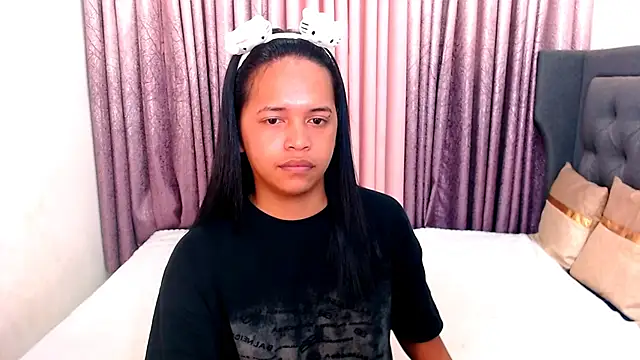 Lorainnelustts online show from 10/28/25, 09:17