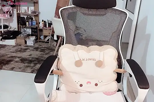 Snapshot of ___Daisy___ chatting on 11/15/25, 07:16 Daisy online show from 11/15/25, 07:16