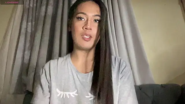 Snapshot of fallon_empress143 chatting on 11/17/25, 06:35 fallon empress143 online show from 11/17/25, 06:35