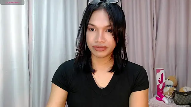 Snapshot of Herbielustts chatting on 11/27/25, 01:46 Herbielustts online show from 11/27/25, 01:46