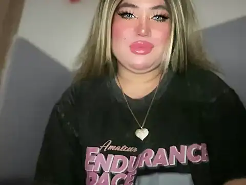 Snapshot of Naughtyrosecum chatting on 11/07/25, 10:04 Naughtyrosecum online show from 11/07/25, 10:04