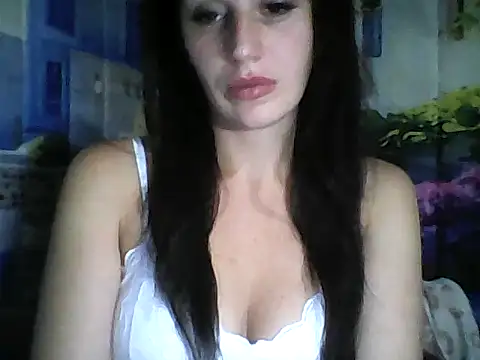 Snapshot of Qinini chatting on 09/08/25, 07:02 Qinini online show from 09/08/25, 07:02