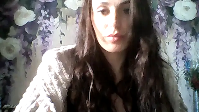 Snapshot of Qinini chatting on 11/21/25, 09:41 Qinini online show from 11/21/25, 09:41