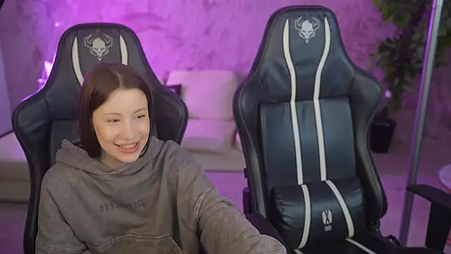 Selena Glow online show from 10/23/25, 11:03