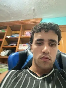 Snapshot of aavrdvh33 chatting on 10/27/25, 09:08 aavrdvh33 online show from 10/27/25, 09:08